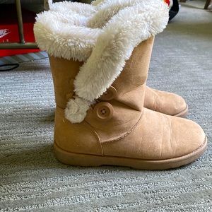 Tan winter boots size 7 Good Condition been worn